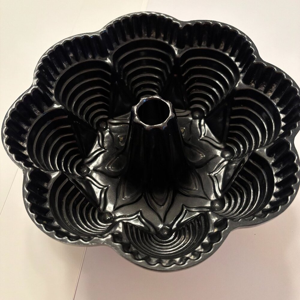 Vintage Nordic Ware Fiesta Party Quality Cast Iron  Bundt Cake Pan  perfect for